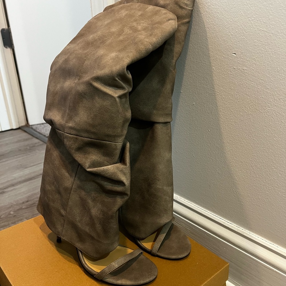 Steve Madden Ravine Suede Cuffed Knee High Open Toe Boots Grey 9.5